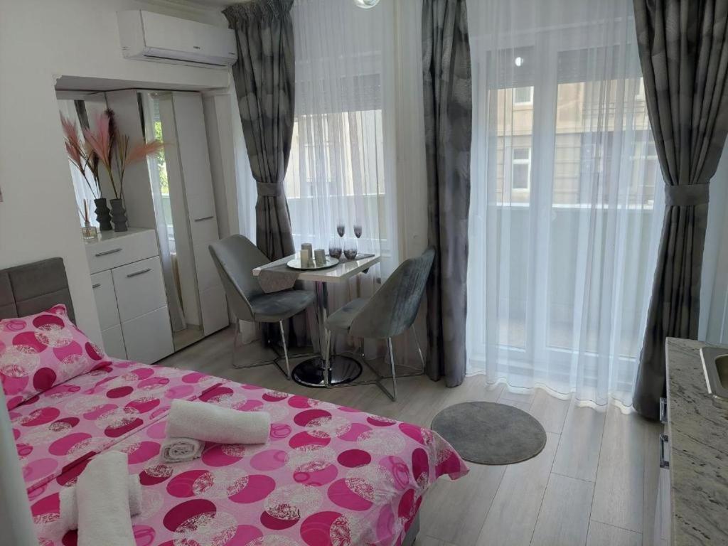 City Lux Square Apartment Скопье Экстерьер фото